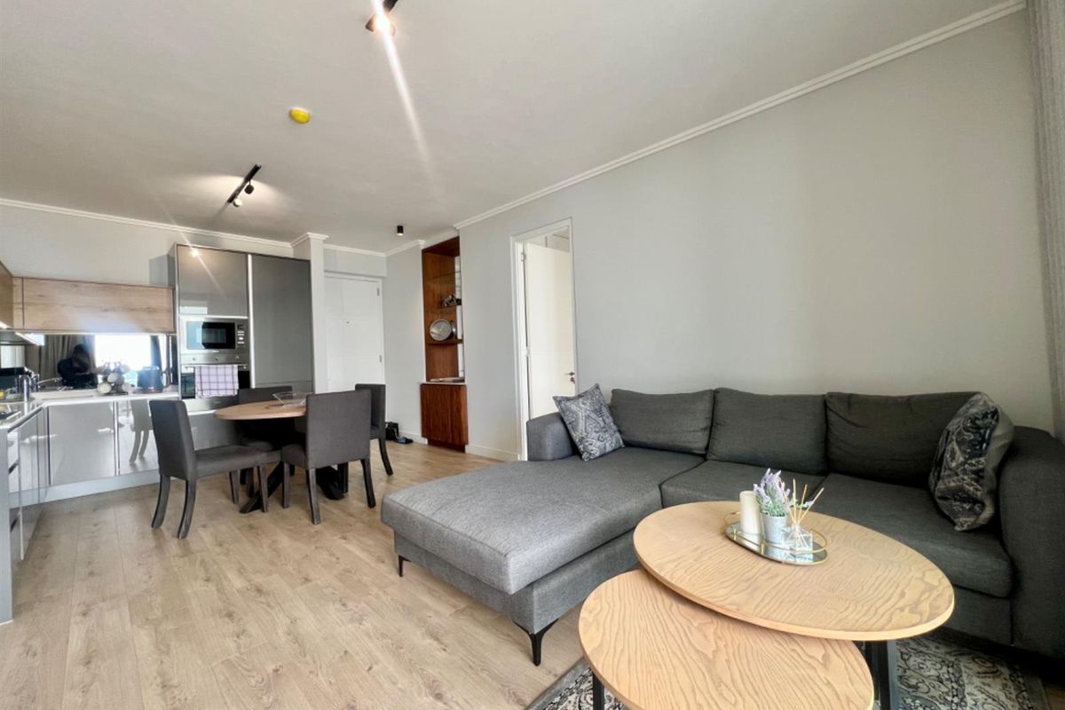 Deluxe  2-Bedroom Furnished Apartment at Ellipse Waterfall. - Photo 3