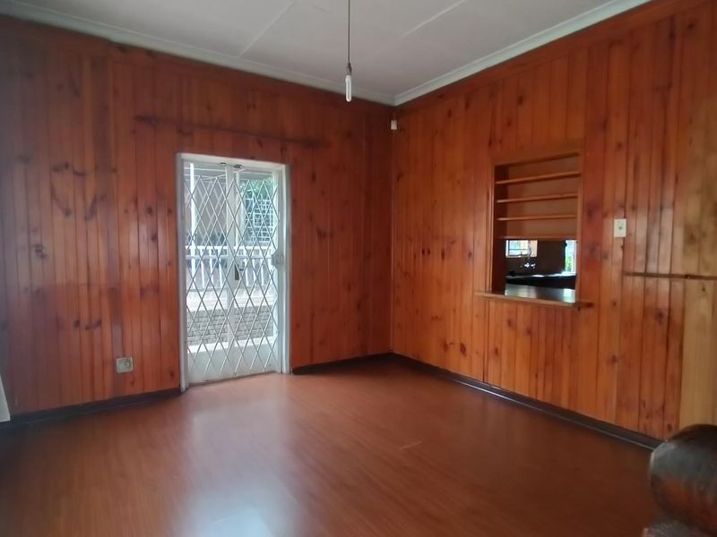 Spacious family home with workshop in sought after neighbourhood - Photo 5