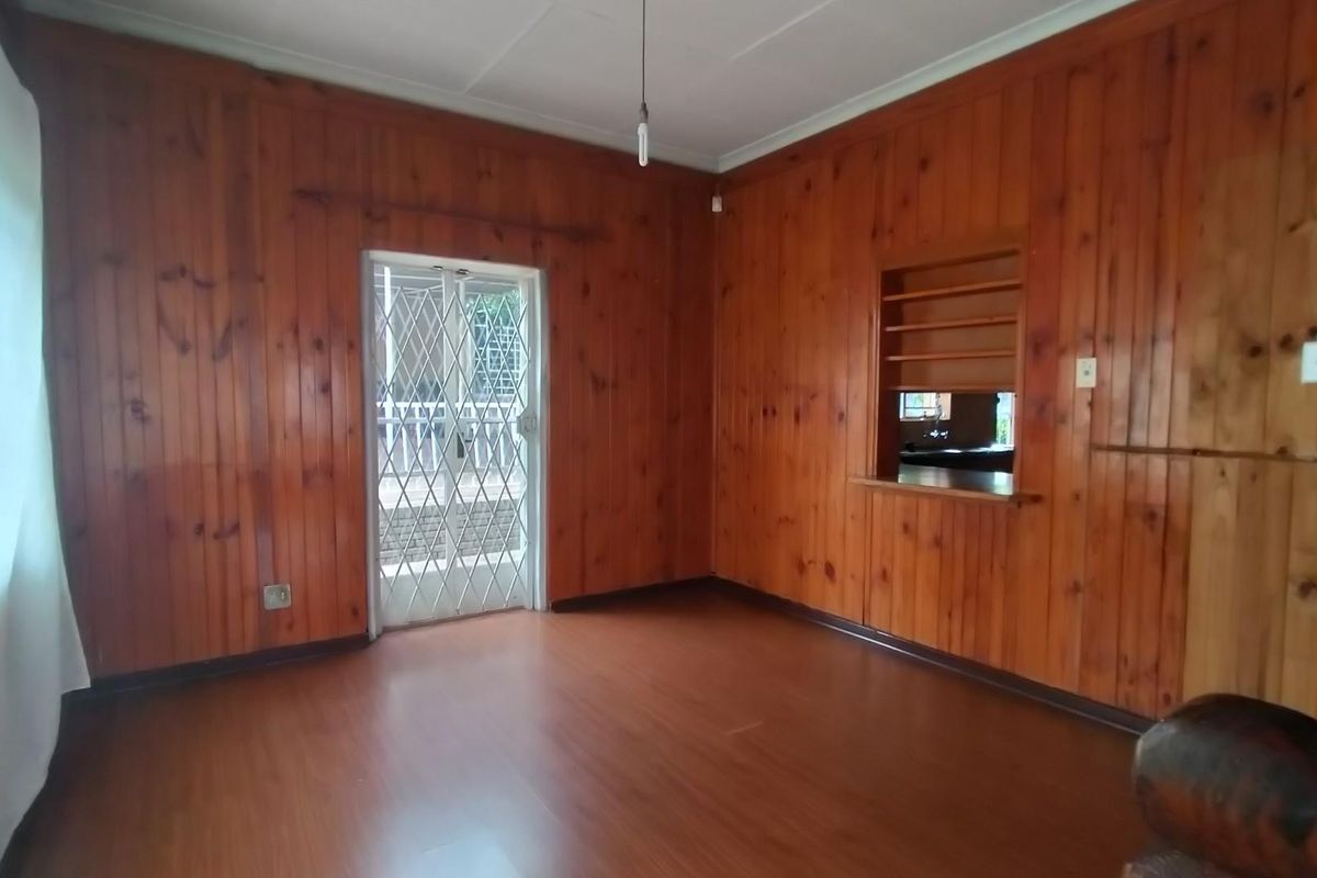 Spacious family home with workshop in sought after neighbourhood - Photo 5