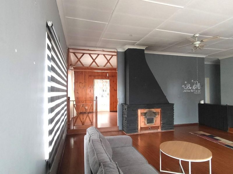 Spacious family home with workshop in sought after neighbourhood - Photo 3