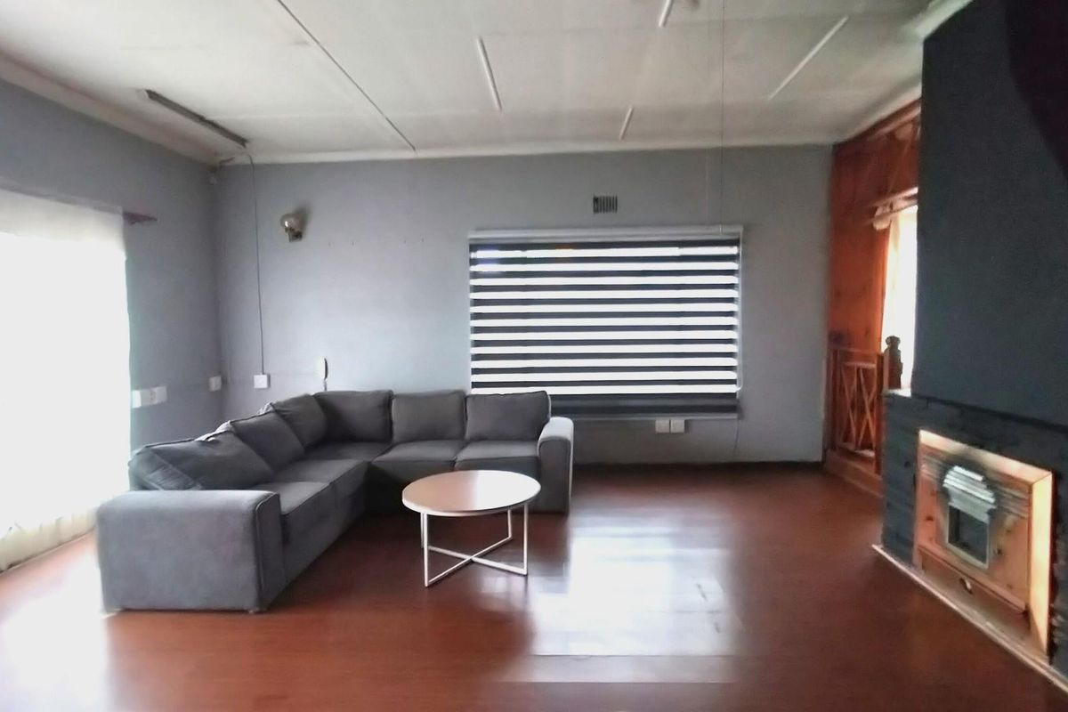 Spacious family home with workshop in sought after neighbourhood - Photo 4