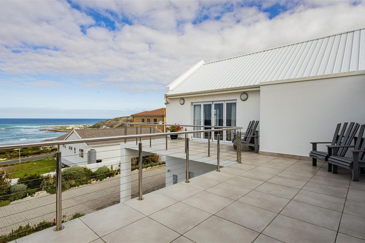 A Struisbaai Coastal Retreat here the Ocean Becomes Part of Your Everyday Life - Photo 3