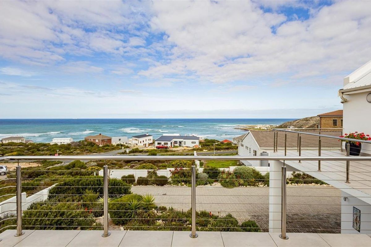 A Struisbaai Coastal Retreat here the Ocean Becomes Part of Your Everyday Life - Photo 2