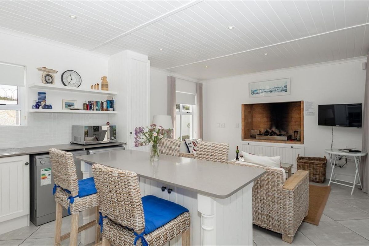 A Struisbaai Coastal Retreat here the Ocean Becomes Part of Your Everyday Life - Photo 5
