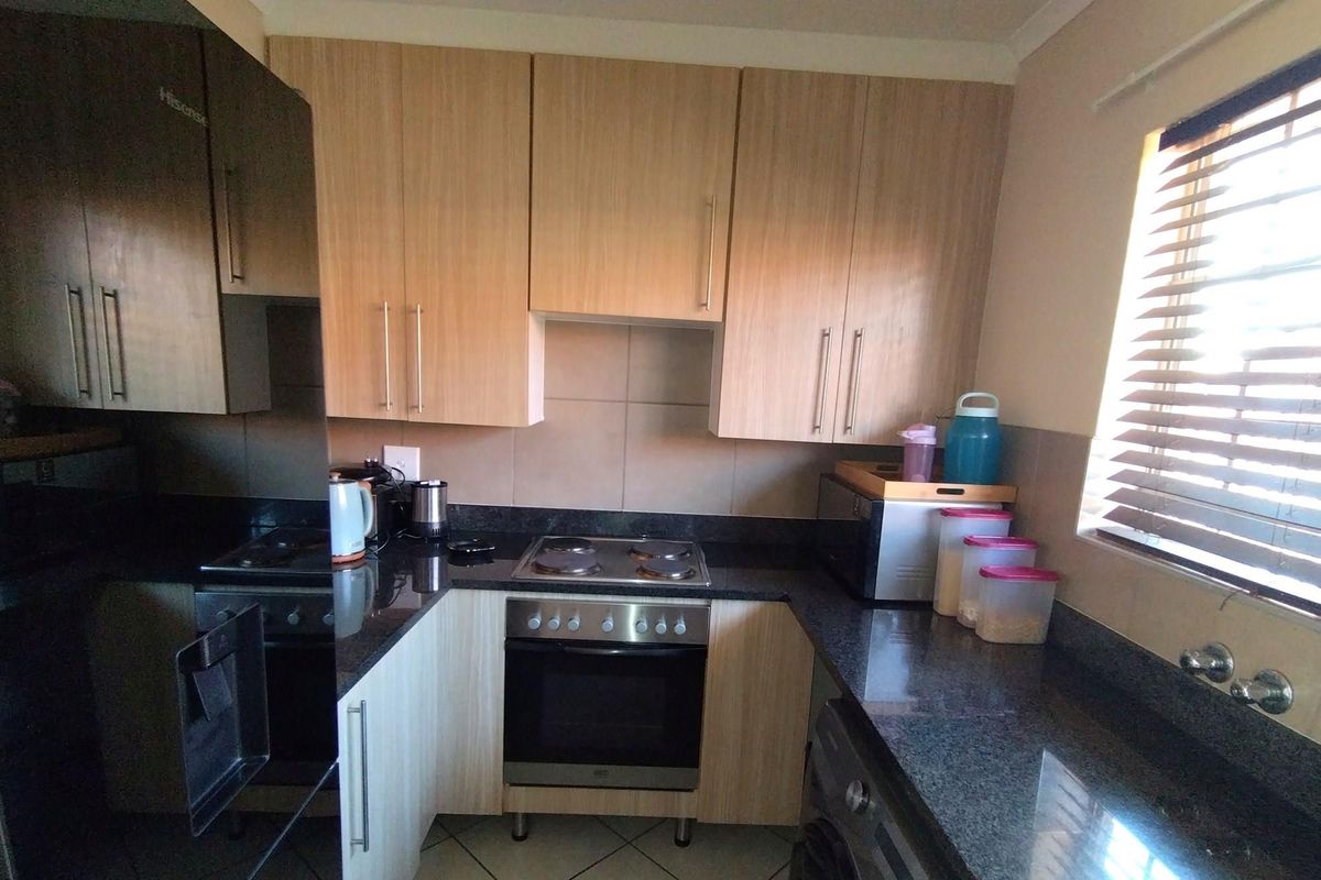 2 Bedroom Townhouse For Sale - Photo 3