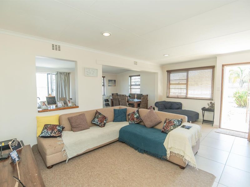 Modern, Newly Renovated 2-Bedroom Home | Oakdene Complex, Overbaakens - Photo 10