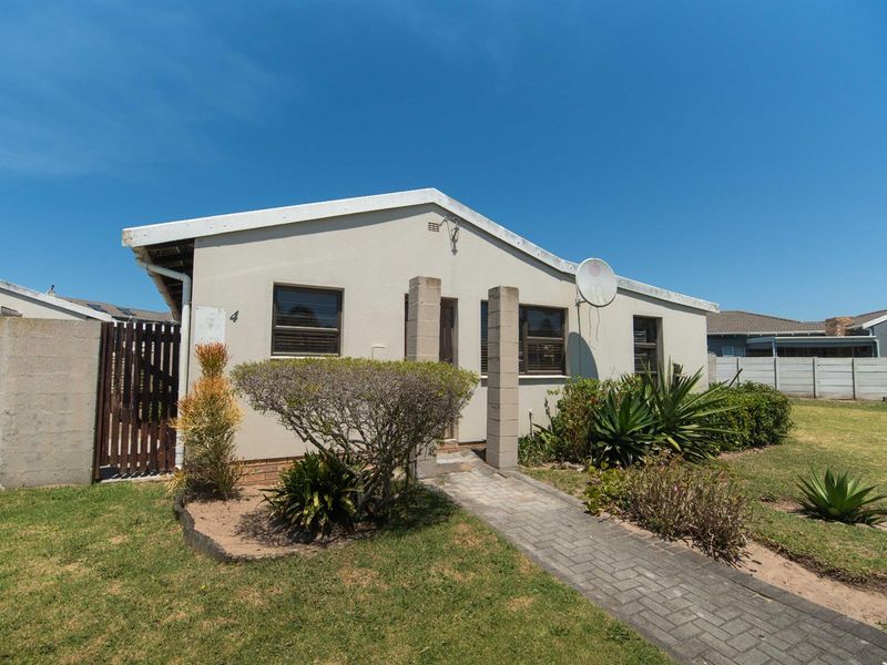 Modern, Newly Renovated 2-Bedroom Home | Oakdene Complex, Overbaakens - Photo 4