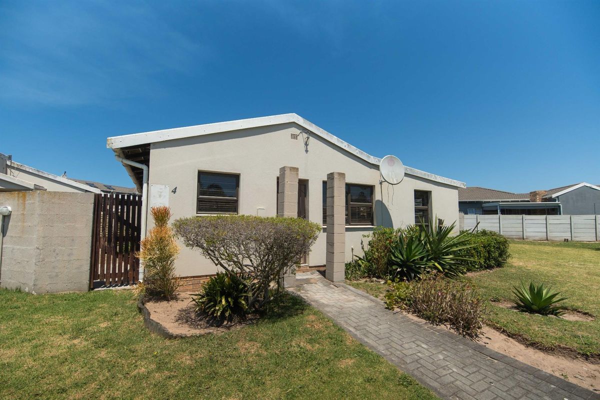 Modern, Newly Renovated 2-Bedroom Home | Oakdene Complex, Overbaakens - Photo 4