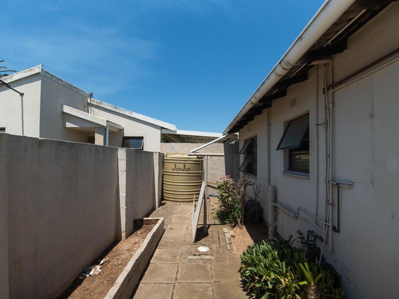 Modern, Newly Renovated 2-Bedroom Home | Oakdene Complex, Overbaakens - Photo 6