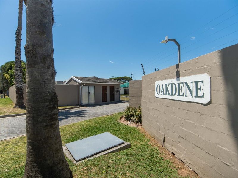 Modern, Newly Renovated 2-Bedroom Home | Oakdene Complex, Overbaakens - Photo 2