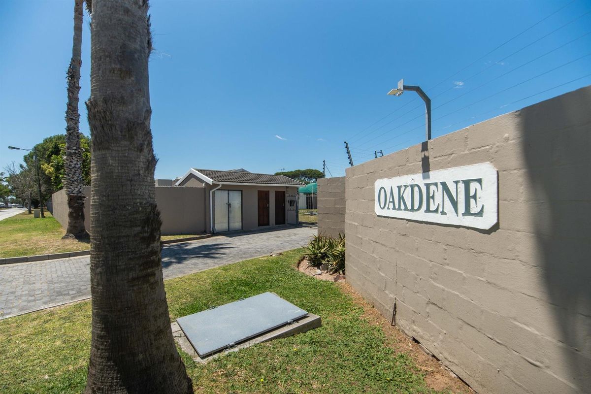 Modern, Newly Renovated 2-Bedroom Home | Oakdene Complex, Overbaakens - Photo 2