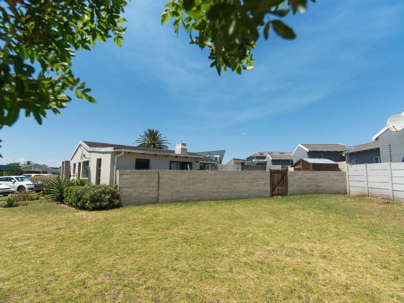 Modern, Newly Renovated 2-Bedroom Home | Oakdene Complex, Overbaakens - Photo 5