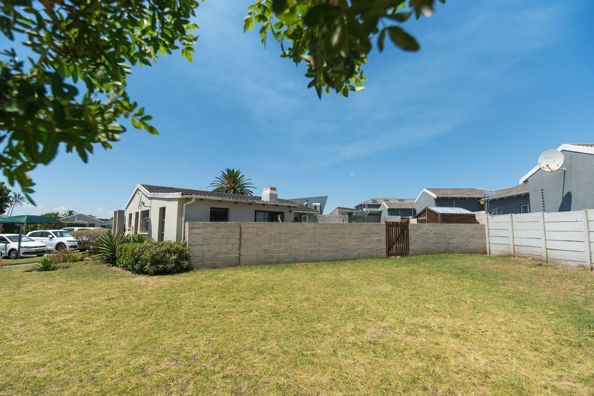 Modern, Newly Renovated 2-Bedroom Home | Oakdene Complex, Overbaakens - Photo 5