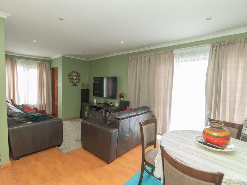 3 Bedroom Overbaakens Freestanding property for under R1mill - Photo 10