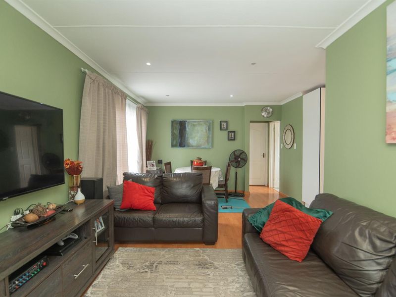 3 Bedroom Overbaakens Freestanding property for under R1mill - Photo 6