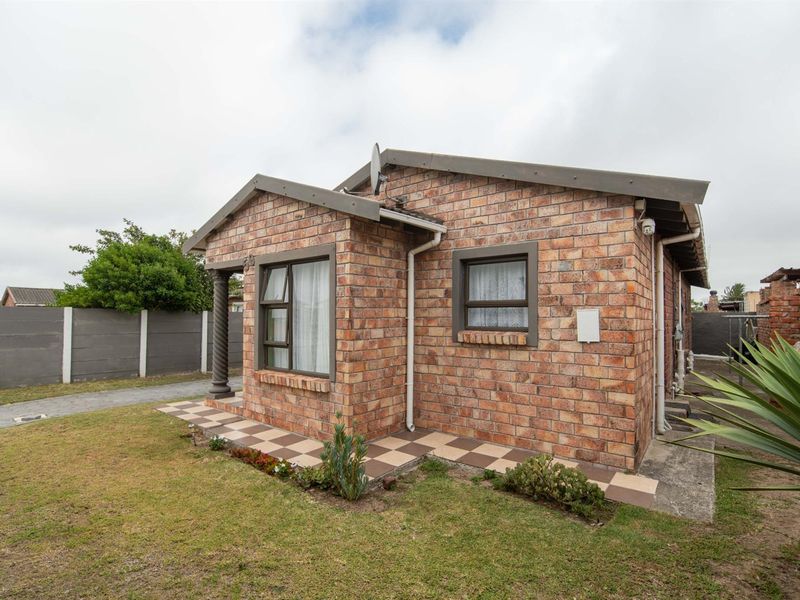 3 Bedroom Overbaakens Freestanding property for under R1mill - Photo 3