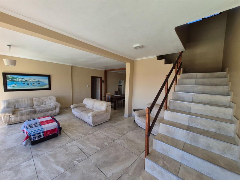 Location and Space all in one Home For Sale Maxwell Ave, Bluff, Durban. - Photo 10