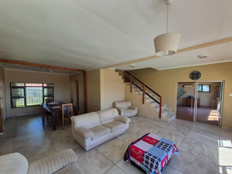 Location and Space all in one Home For Sale Maxwell Ave, Bluff, Durban. - Photo 4