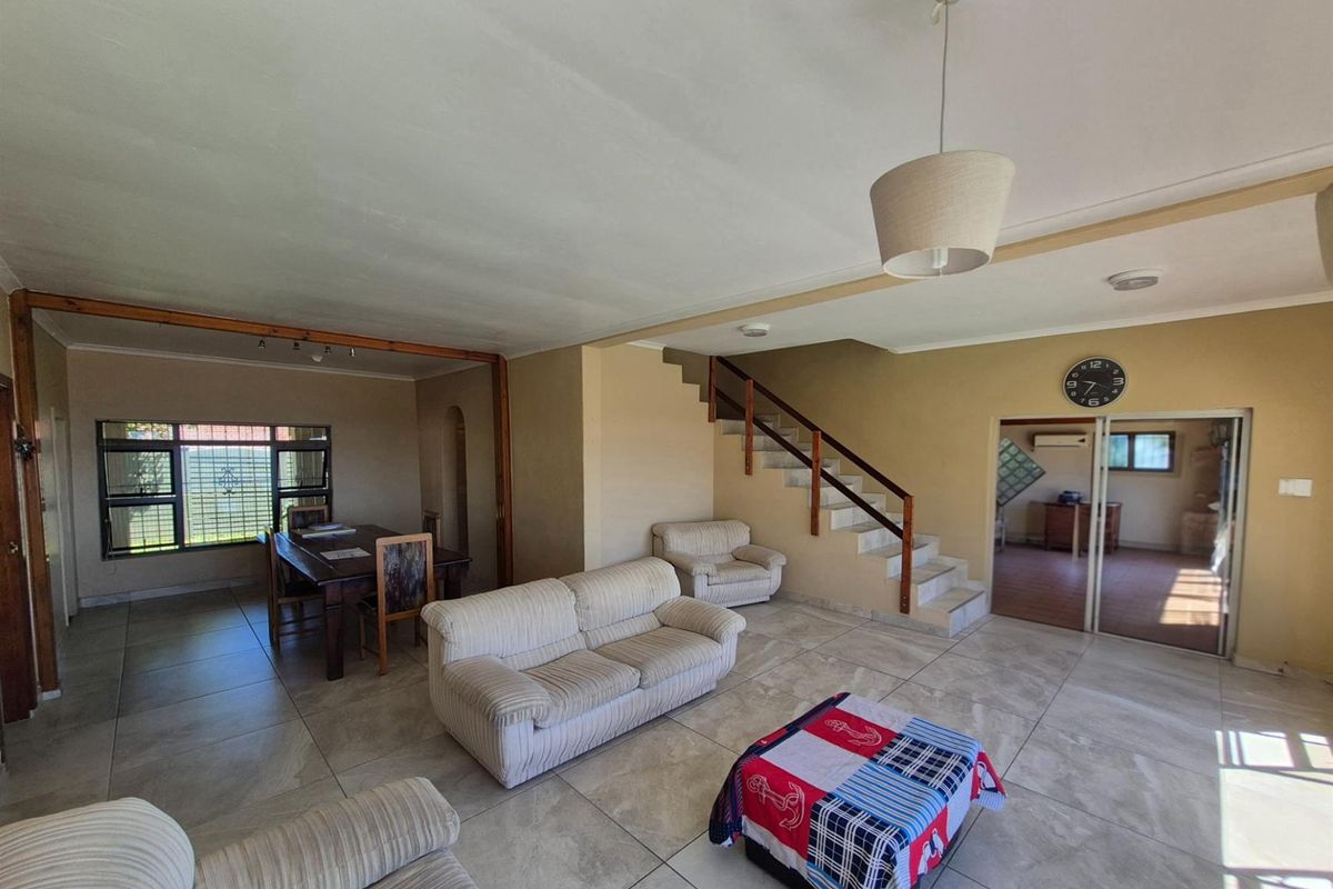 Location and Space all in one Home For Sale Maxwell Ave, Bluff, Durban. - Photo 4
