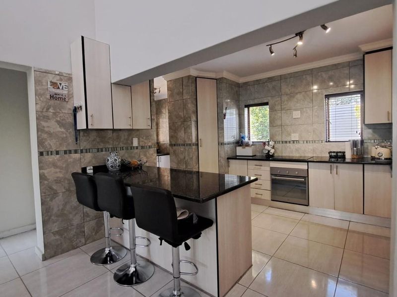 House To Rent in Crescent Wood Country Estate, Sagewood, Midrand - Photo 3