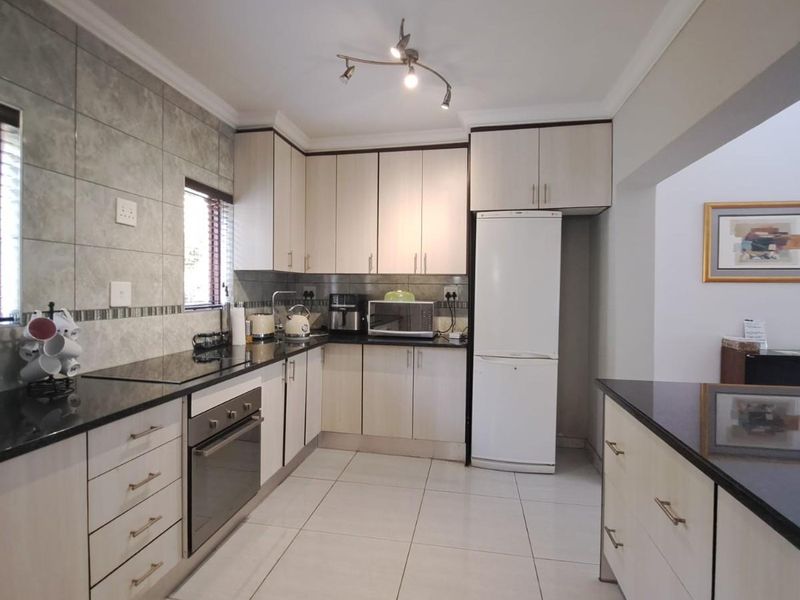 House To Rent in Crescent Wood Country Estate, Sagewood, Midrand - Photo 6