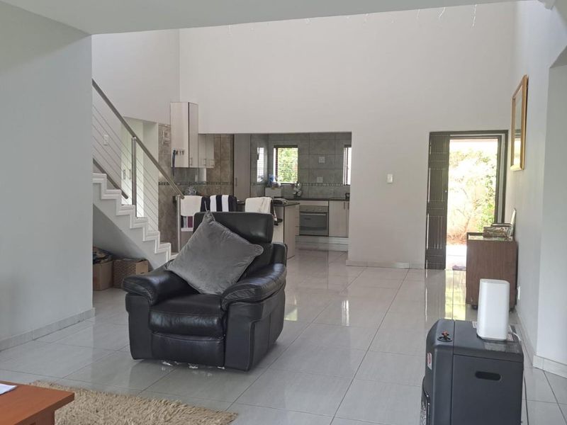 House To Rent in Crescent Wood Country Estate, Sagewood, Midrand - Photo 8