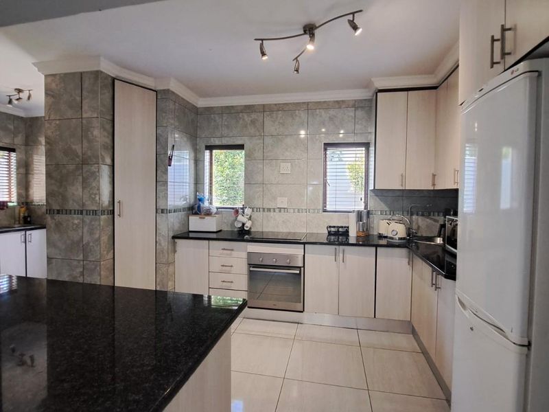 House To Rent in Crescent Wood Country Estate, Sagewood, Midrand - Photo 4