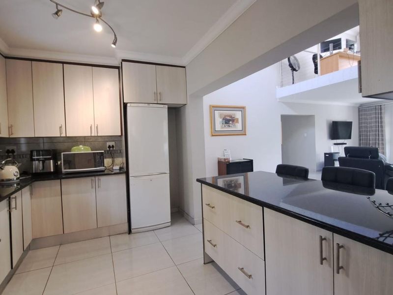 House To Rent in Crescent Wood Country Estate, Sagewood, Midrand - Photo 5