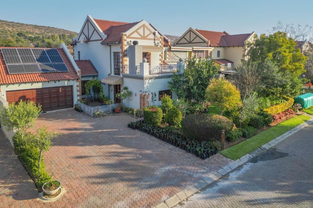 Perfect 4 Bedroom Home in Picturesque Complex in Meerhof - Photo 2