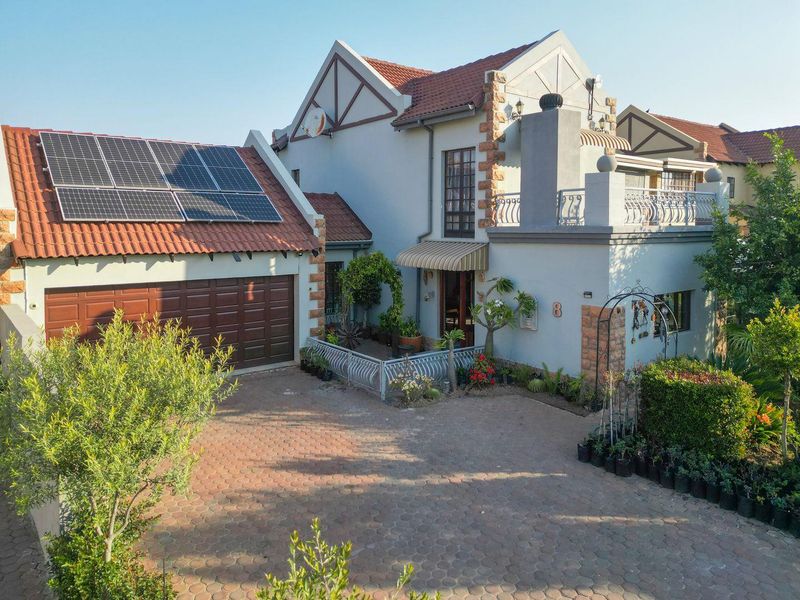 Perfect 4 Bedroom Home in Picturesque Complex in Meerhof - Photo 4