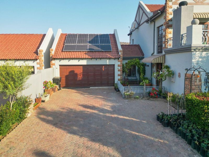 Perfect 4 Bedroom Home in Picturesque Complex in Meerhof - Photo 5