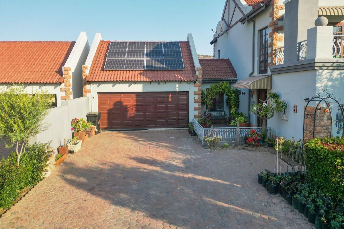 Perfect 4 Bedroom Home in Picturesque Complex in Meerhof - Photo 5