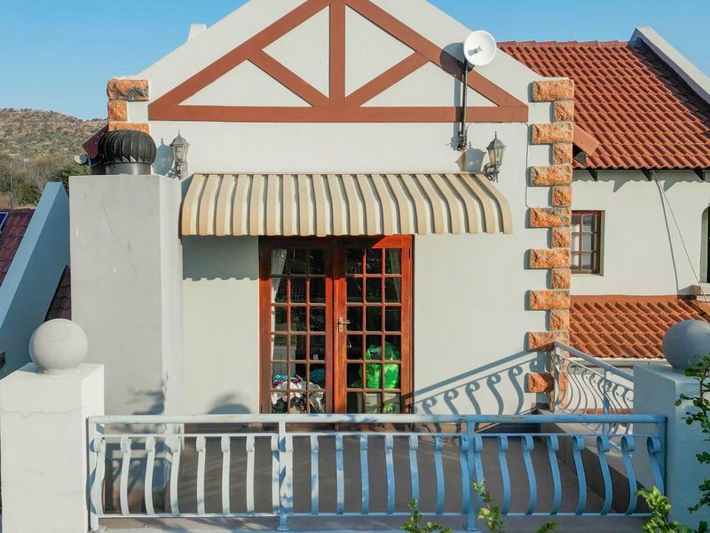 Perfect 4 Bedroom Home in Picturesque Complex in Meerhof - Photo 8