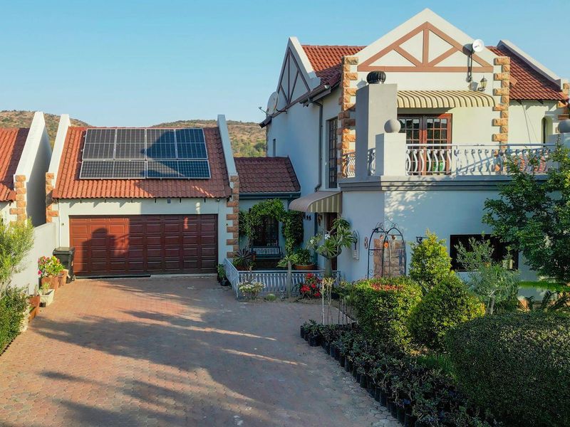 Perfect 4 Bedroom Home in Picturesque Complex in Meerhof - Photo 7