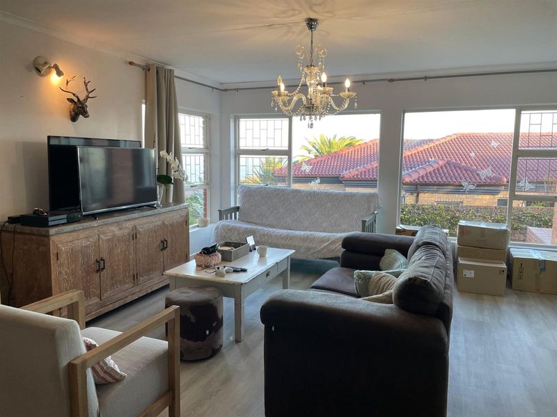 Beautiful spacious house with a view in a cul-de-sac. - Photo 7