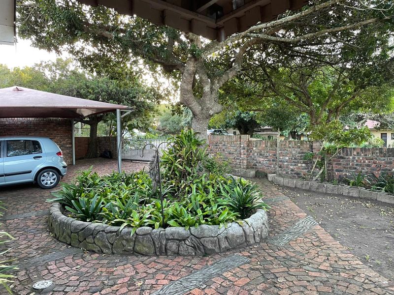 Beautiful spacious house with a view in a cul-de-sac. - Photo 3