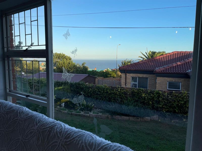 Beautiful spacious house with a view in a cul-de-sac. - Photo 10