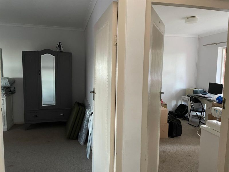 Beautiful spacious house with a view in a cul-de-sac. - Photo 9