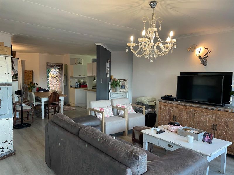 Beautiful spacious house with a view in a cul-de-sac. - Photo 6