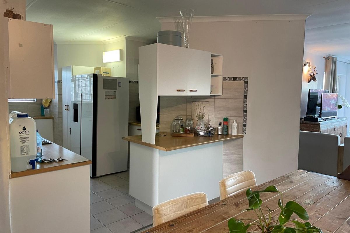 Beautiful spacious house with a view in a cul-de-sac. - Photo 4