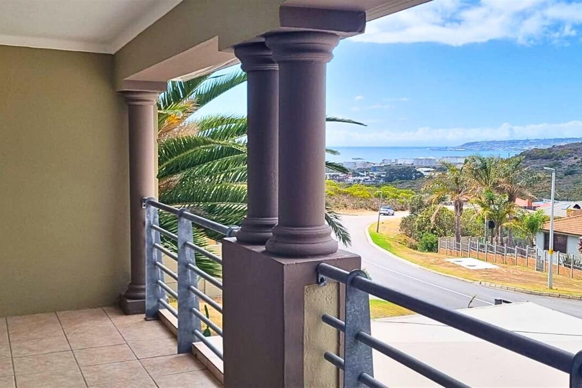 Elevated Coastal Living in Seemeeu Park, Mossel Bay - Photo 2