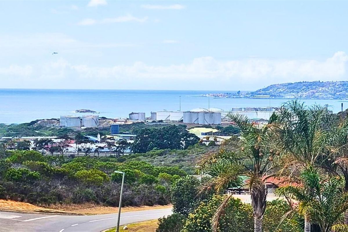 Elevated Coastal Living in Seemeeu Park, Mossel Bay - Photo 4