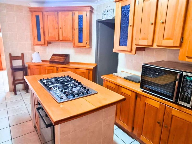 Elevated Coastal Living in Seemeeu Park, Mossel Bay - Photo 10