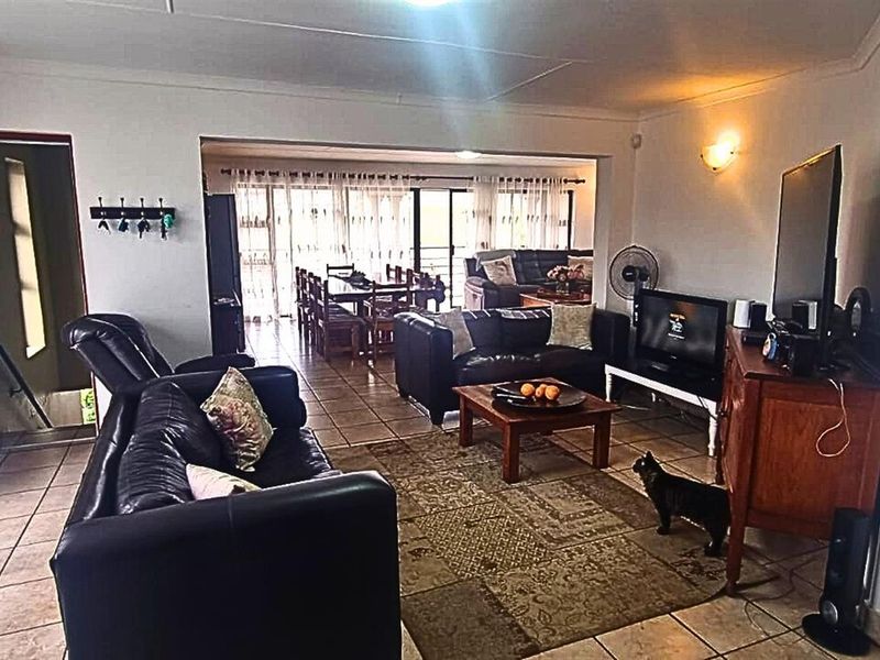 Elevated Coastal Living in Seemeeu Park, Mossel Bay - Photo 9