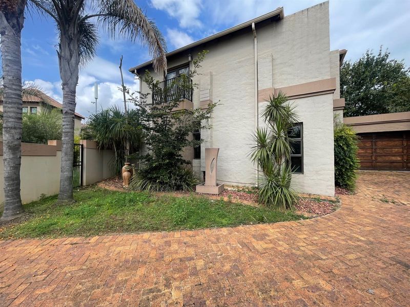 Luxury 3-Bedroom Home for Sale - Glen Erasmia Estate - Photo 2