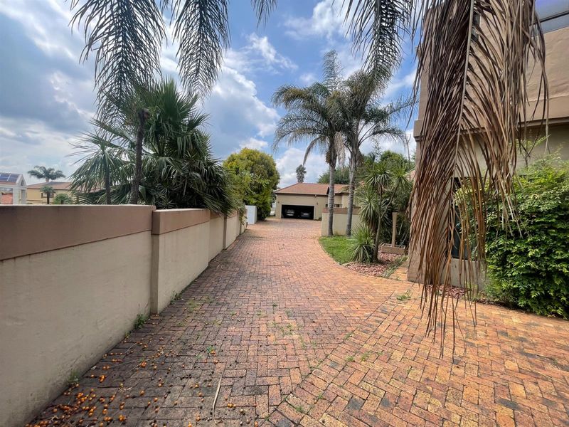 Luxury 3-Bedroom Home for Sale - Glen Erasmia Estate - Photo 3