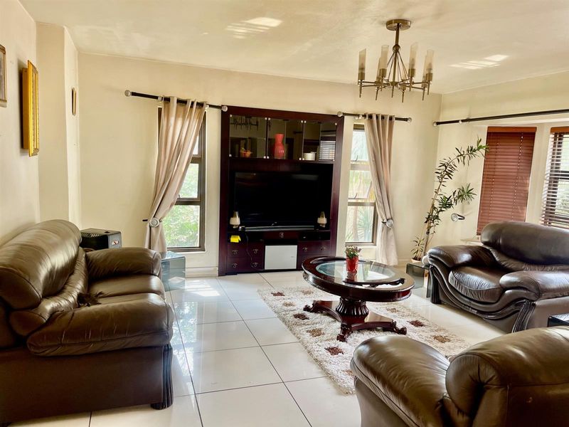 Luxury 3-Bedroom Home for Sale - Glen Erasmia Estate - Photo 4