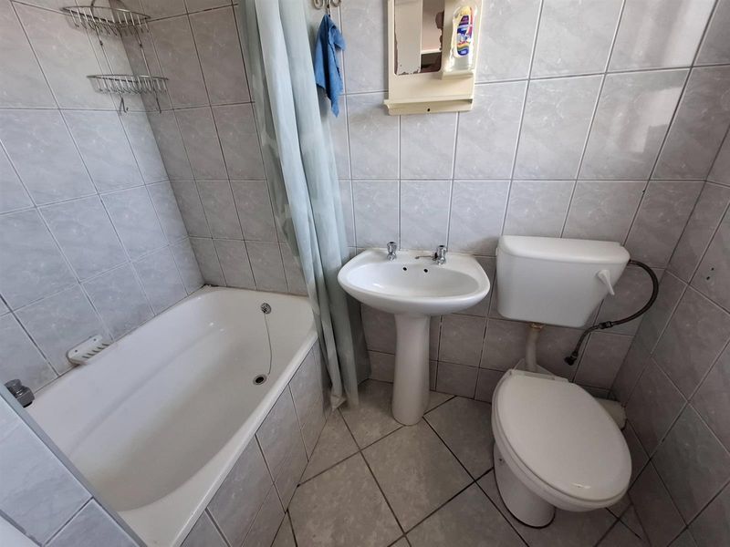 Investment apartment close to amenities for sale - Photo 8