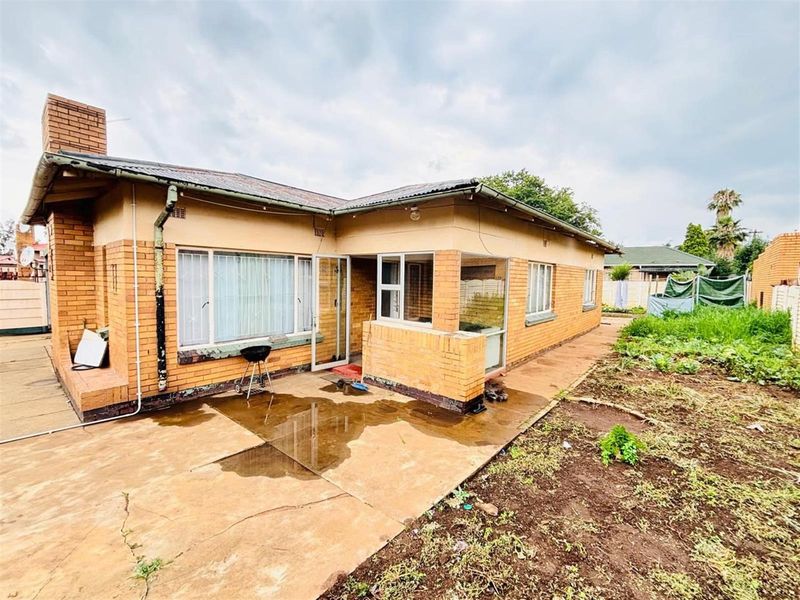 3 Bedroom Home with Fireplace and Income Potential - Photo 5