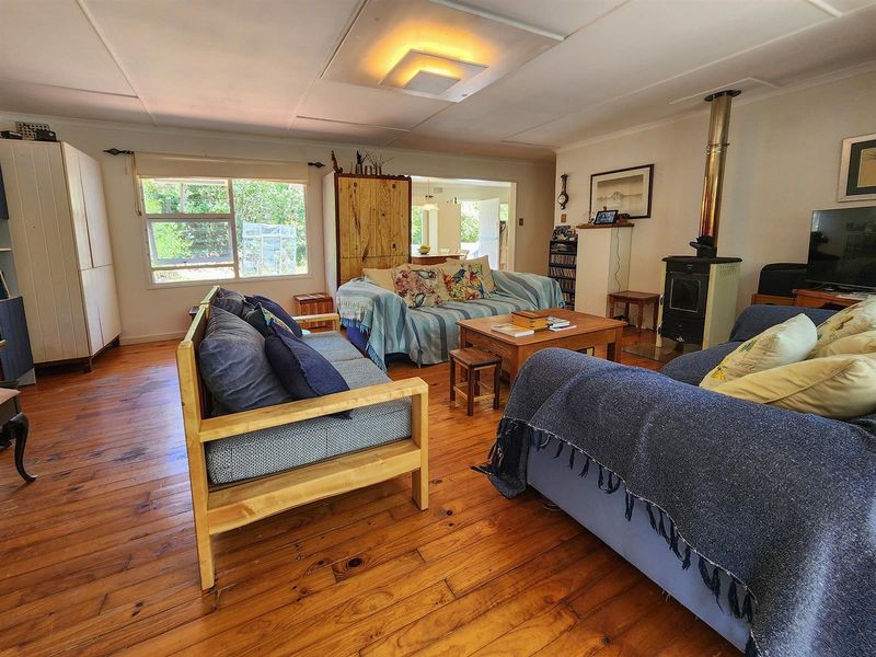 TRANQUIL, NESTLED BETWEEN TREES, PERMANENT RESIDENCE, HOLIDAY RETREAT OR INCOME PRODUCING PROPERTY. - Photo 10